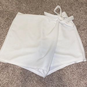 Forever 21 White short/skirt